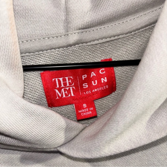 NWT Pac Sun Gray Hoodie with The Met Logo - Picture 3 of 10